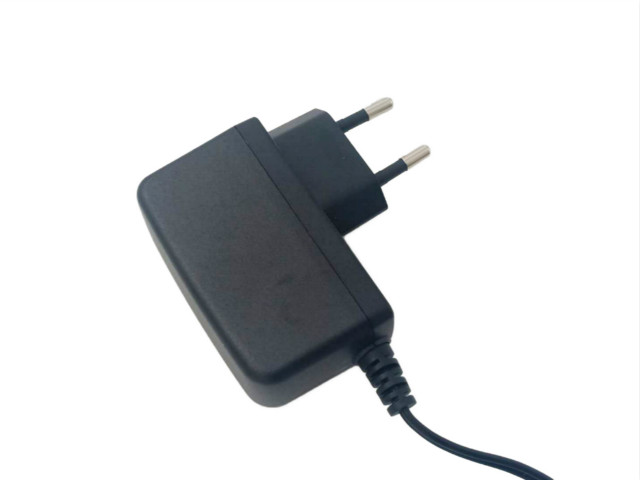 AC/DC adapter